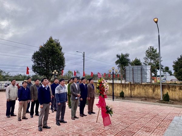 Dâng hương tưởng niệm các Anh hùng liệt sỹ nhân dịp Tết Nguyên đán Quý Mão 2023